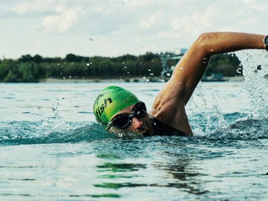 Male swimmer - article image - 14 formats